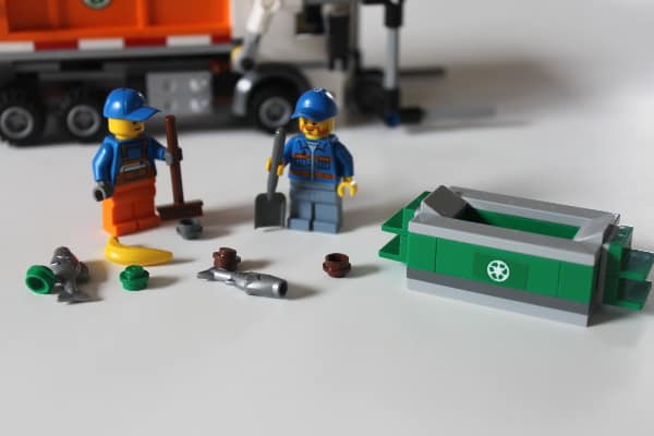 Lego City Garbage Truck minifigures