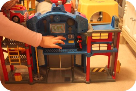 hasbro-transformers-fire-station