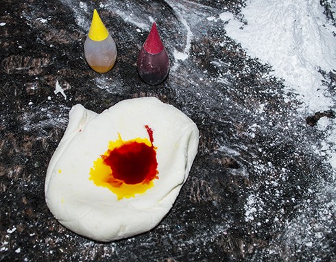 Colouring the Fondant