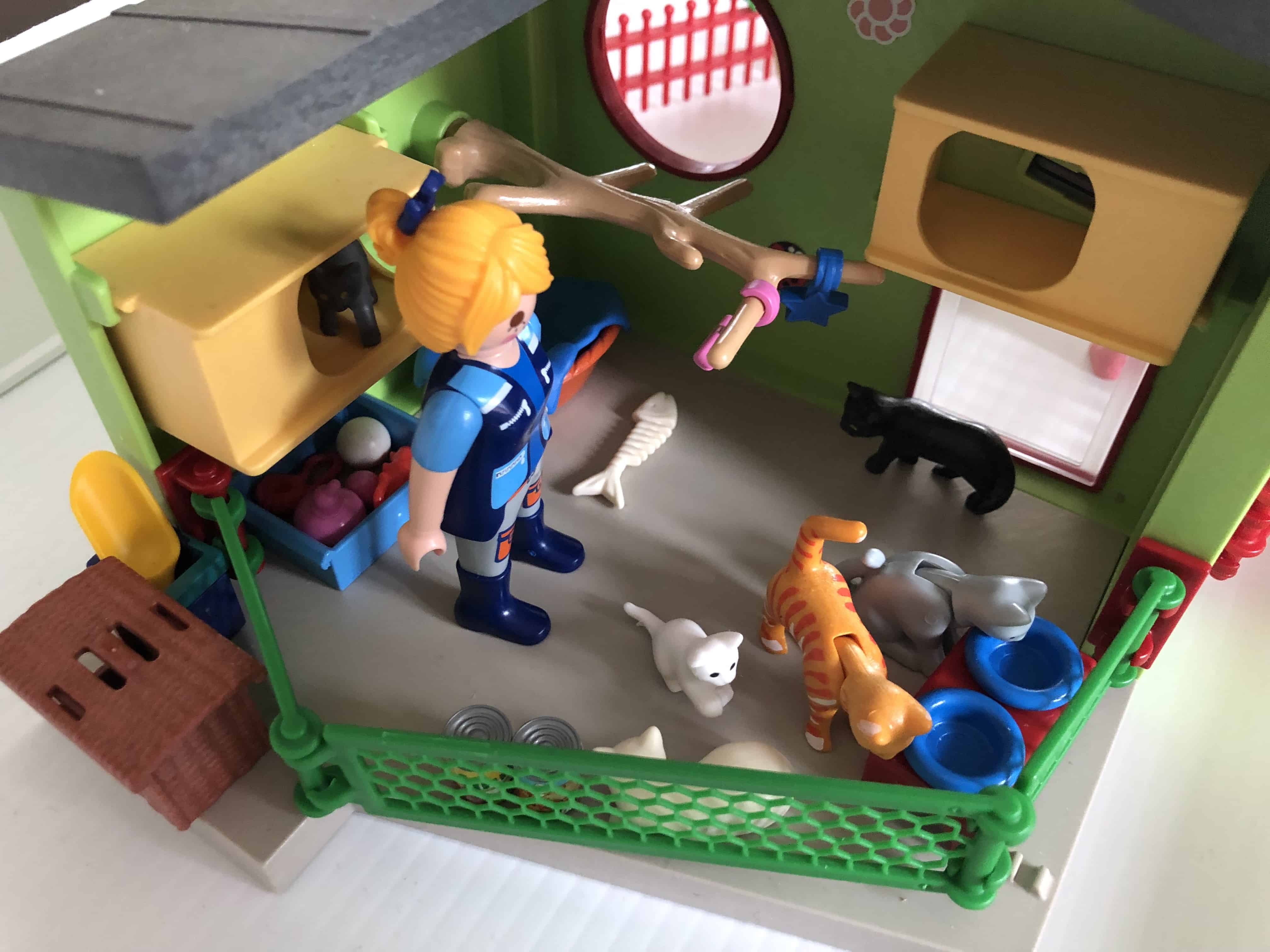 PLAYMOBIL Purrfect Stay Cat Boarding - Natural Mama